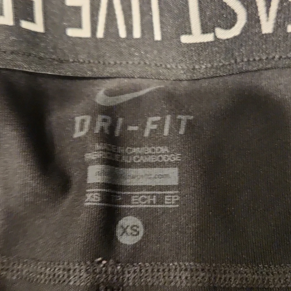 Nike Black Cropped Leggings
